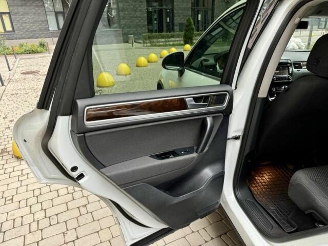 Белый Фольксваген Туарег, объемом двигателя 3 л и пробегом 291 тыс. км за 15900 $, фото 10 на Automoto.ua