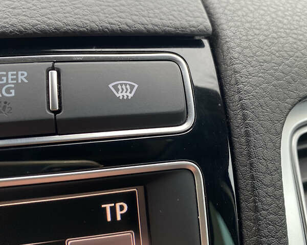 Білий Фольксваген Туарег, об'ємом двигуна 3 л та пробігом 215 тис. км за 25800 $, фото 39 на Automoto.ua