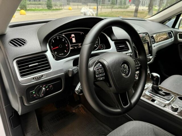 Белый Фольксваген Туарег, объемом двигателя 3 л и пробегом 291 тыс. км за 15900 $, фото 7 на Automoto.ua