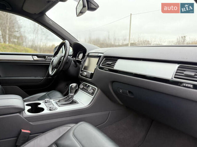 Белый Фольксваген Туарег, объемом двигателя 3 л и пробегом 279 тыс. км за 22999 $, фото 27 на Automoto.ua