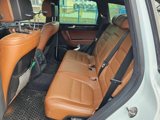 Белый Фольксваген Туарег, объемом двигателя 3 л и пробегом 154 тыс. км за 12500 $, фото 9 на Automoto.ua