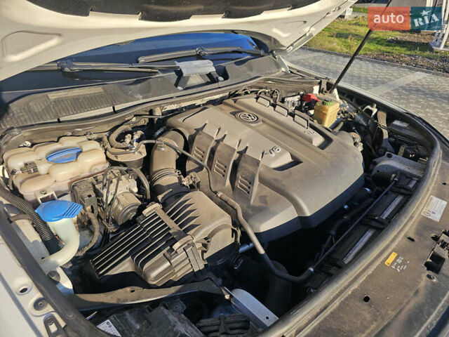 Белый Фольксваген Туарег, объемом двигателя 3 л и пробегом 260 тыс. км за 26000 $, фото 39 на Automoto.ua