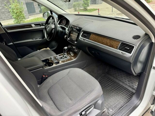 Белый Фольксваген Туарег, объемом двигателя 3 л и пробегом 291 тыс. км за 15900 $, фото 11 на Automoto.ua