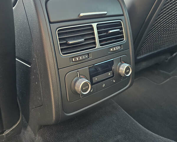 Белый Фольксваген Туарег, объемом двигателя 3 л и пробегом 260 тыс. км за 26000 $, фото 35 на Automoto.ua