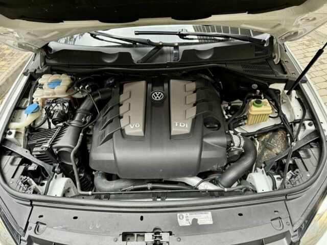 Белый Фольксваген Туарег, объемом двигателя 3 л и пробегом 291 тыс. км за 15900 $, фото 18 на Automoto.ua