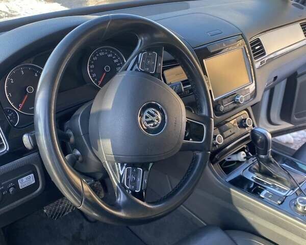 Белый Фольксваген Туарег, объемом двигателя 2.97 л и пробегом 400 тыс. км за 17000 $, фото 15 на Automoto.ua