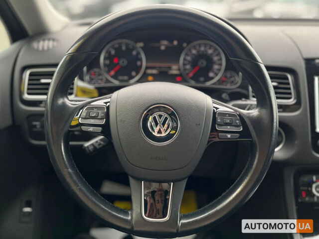 Білий Фольксваген Туарег, об'ємом двигуна 3 л та пробігом 283 тис. км за 20800 $, фото 16 на Automoto.ua