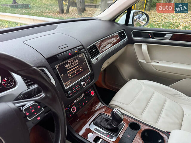 Белый Фольксваген Туарег, объемом двигателя 2.97 л и пробегом 278 тыс. км за 26800 $, фото 41 на Automoto.ua