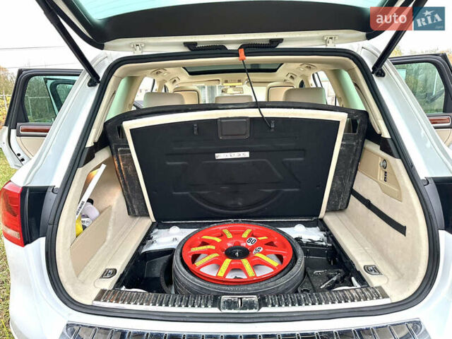 Белый Фольксваген Туарег, объемом двигателя 3 л и пробегом 236 тыс. км за 22000 $, фото 17 на Automoto.ua