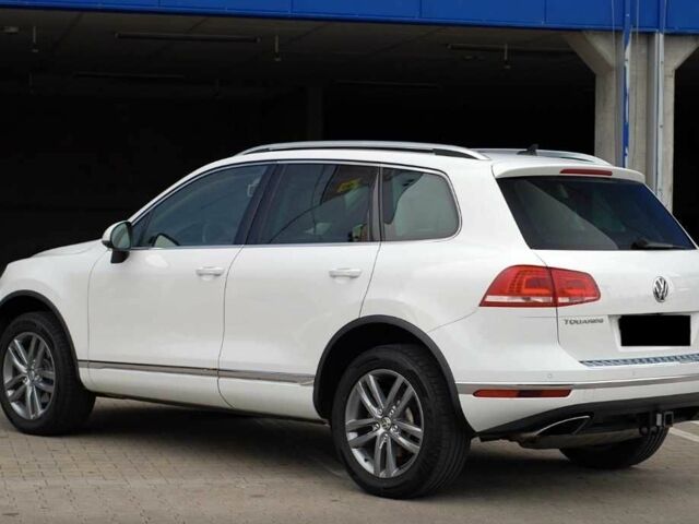 Белый Фольксваген Туарег, объемом двигателя 3 л и пробегом 103 тыс. км за 11900 $, фото 5 на Automoto.ua