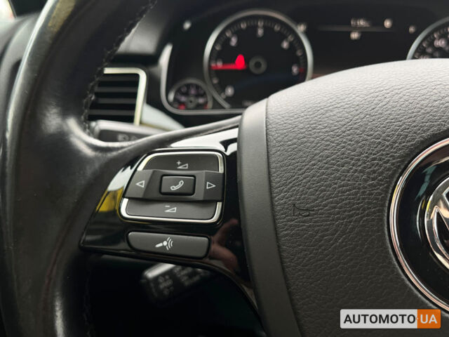 Білий Фольксваген Туарег, об'ємом двигуна 3 л та пробігом 283 тис. км за 20800 $, фото 17 на Automoto.ua