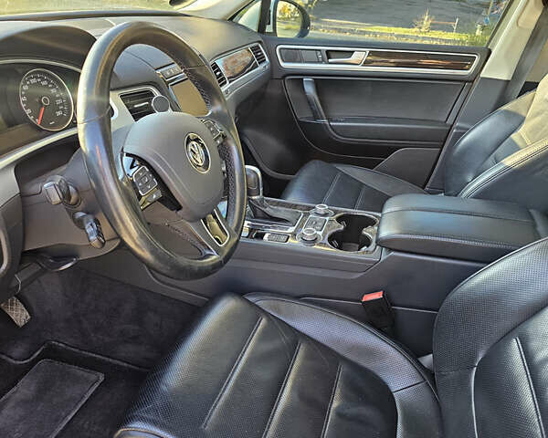 Белый Фольксваген Туарег, объемом двигателя 3 л и пробегом 260 тыс. км за 26000 $, фото 15 на Automoto.ua