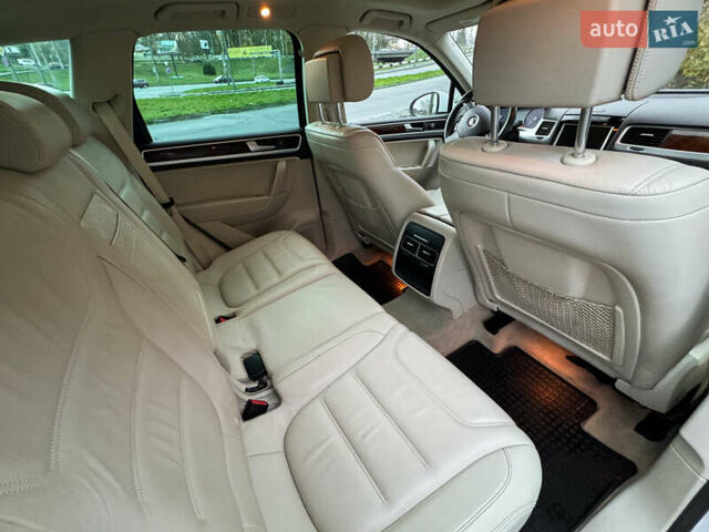 Белый Фольксваген Туарег, объемом двигателя 2.97 л и пробегом 278 тыс. км за 26800 $, фото 33 на Automoto.ua