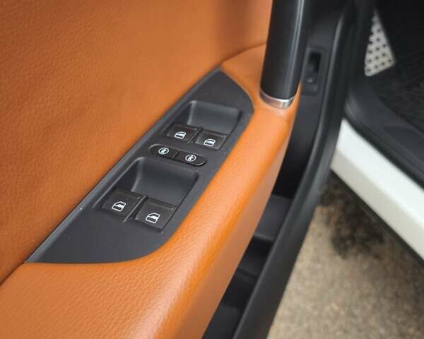 Белый Фольксваген Туарег, объемом двигателя 2.97 л и пробегом 162 тыс. км за 21500 $, фото 20 на Automoto.ua