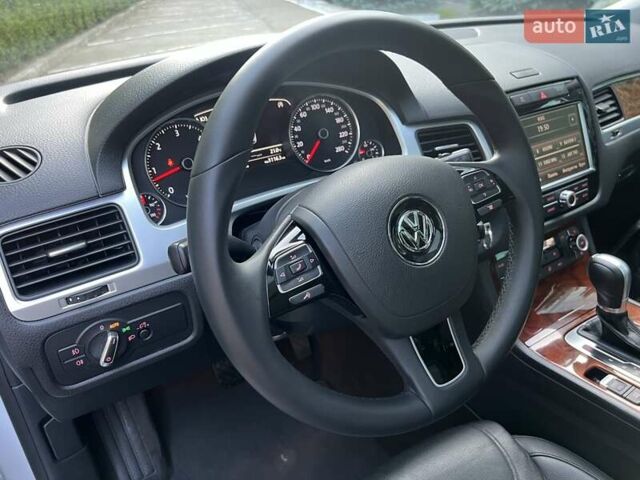 Белый Фольксваген Туарег, объемом двигателя 3 л и пробегом 290 тыс. км за 19900 $, фото 11 на Automoto.ua