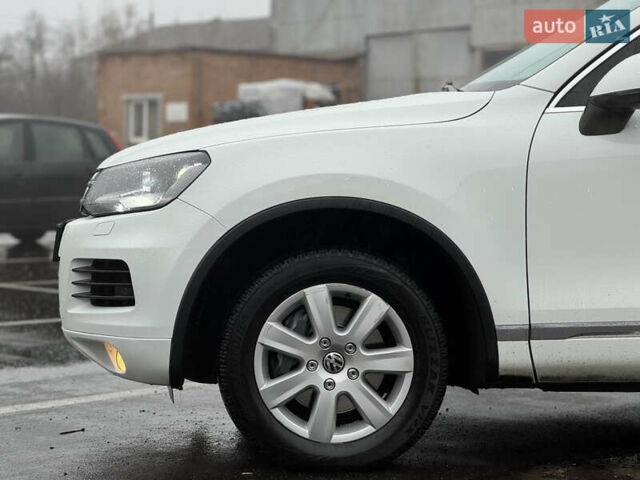 Белый Фольксваген Туарег, объемом двигателя 2.97 л и пробегом 248 тыс. км за 18000 $, фото 7 на Automoto.ua