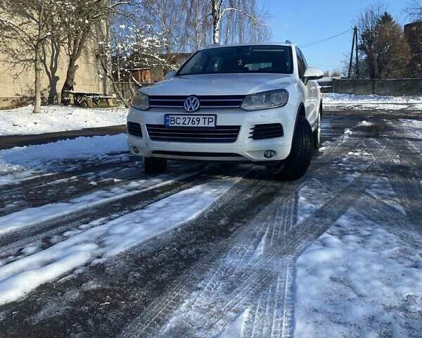 Белый Фольксваген Туарег, объемом двигателя 2.97 л и пробегом 400 тыс. км за 17000 $, фото 23 на Automoto.ua