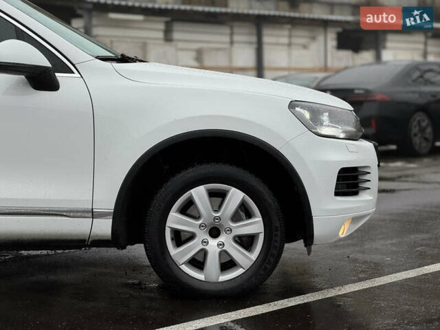 Белый Фольксваген Туарег, объемом двигателя 2.97 л и пробегом 248 тыс. км за 18000 $, фото 18 на Automoto.ua