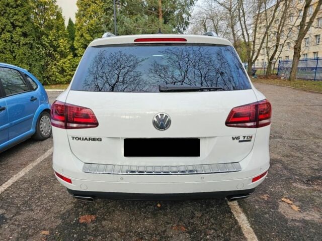 Белый Фольксваген Туарег, объемом двигателя 3 л и пробегом 154 тыс. км за 12500 $, фото 4 на Automoto.ua