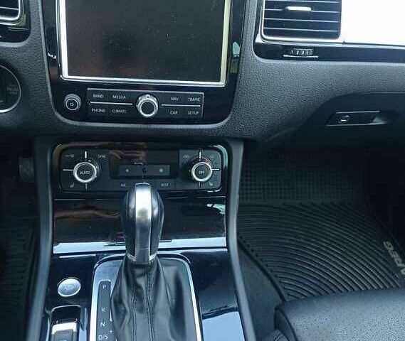 Белый Фольксваген Туарег, объемом двигателя 3 л и пробегом 140 тыс. км за 16600 $, фото 8 на Automoto.ua