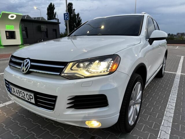 Белый Фольксваген Туарег, объемом двигателя 3 л и пробегом 266 тыс. км за 17000 $, фото 10 на Automoto.ua