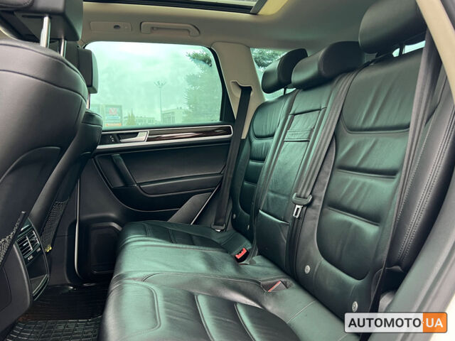 Білий Фольксваген Туарег, об'ємом двигуна 3.6 л та пробігом 153 тис. км за 23200 $, фото 11 на Automoto.ua