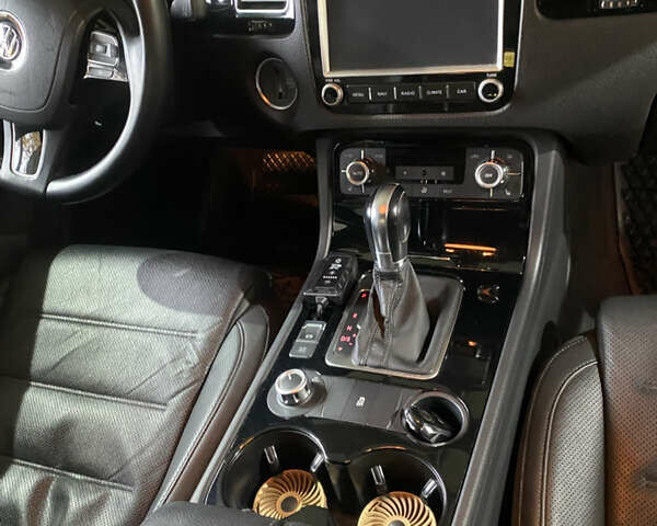 Білий Фольксваген Туарег, об'ємом двигуна 2.97 л та пробігом 165 тис. км за 23800 $, фото 7 на Automoto.ua