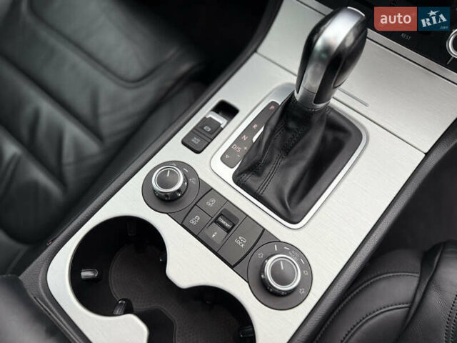 Белый Фольксваген Туарег, объемом двигателя 3 л и пробегом 279 тыс. км за 22999 $, фото 29 на Automoto.ua