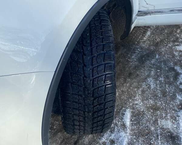 Белый Фольксваген Туарег, объемом двигателя 2.97 л и пробегом 400 тыс. км за 17000 $, фото 9 на Automoto.ua