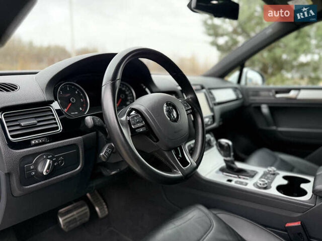 Белый Фольксваген Туарег, объемом двигателя 3 л и пробегом 279 тыс. км за 22999 $, фото 16 на Automoto.ua