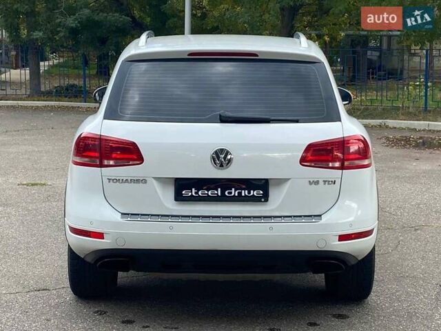 Белый Фольксваген Туарег, объемом двигателя 2.98 л и пробегом 258 тыс. км за 22499 $, фото 5 на Automoto.ua
