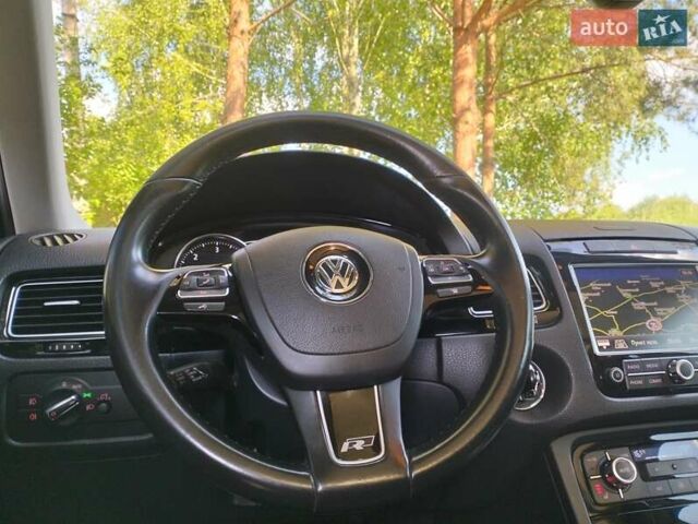 Білий Фольксваген Туарег, об'ємом двигуна 3 л та пробігом 241 тис. км за 21800 $, фото 6 на Automoto.ua