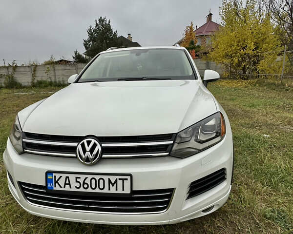 Белый Фольксваген Туарег, объемом двигателя 3 л и пробегом 236 тыс. км за 22000 $, фото 8 на Automoto.ua