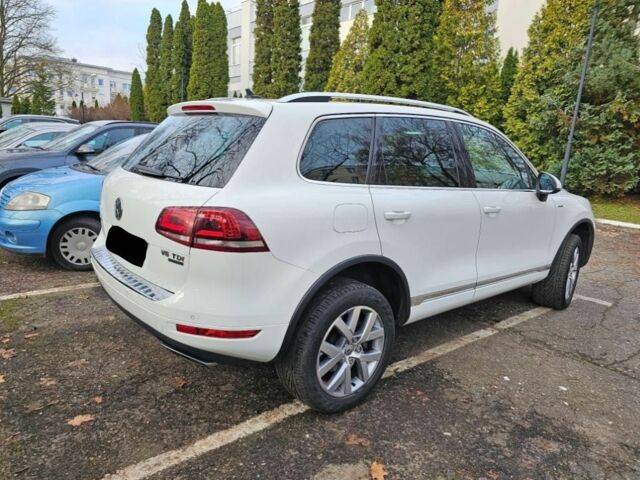 Белый Фольксваген Туарег, объемом двигателя 3 л и пробегом 154 тыс. км за 12500 $, фото 3 на Automoto.ua