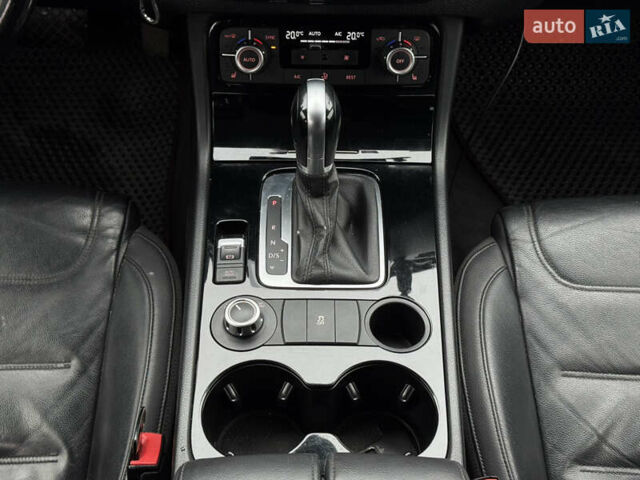 Белый Фольксваген Туарег, объемом двигателя 2.97 л и пробегом 248 тыс. км за 18000 $, фото 53 на Automoto.ua