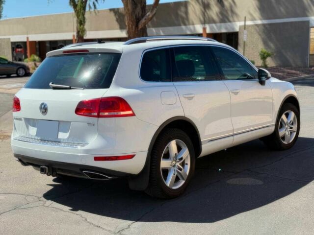 Белый Фольксваген Туарег, объемом двигателя 3 л и пробегом 83 тыс. км за 10500 $, фото 7 на Automoto.ua