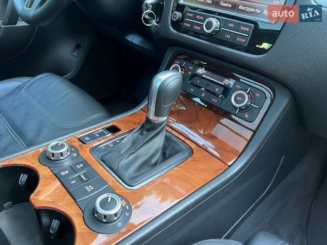 Белый Фольксваген Туарег, объемом двигателя 3 л и пробегом 290 тыс. км за 19900 $, фото 13 на Automoto.ua