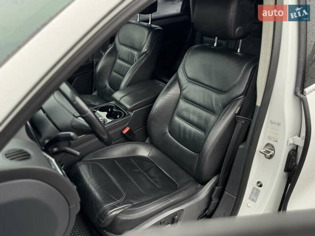 Белый Фольксваген Туарег, объемом двигателя 2.97 л и пробегом 248 тыс. км за 18000 $, фото 29 на Automoto.ua