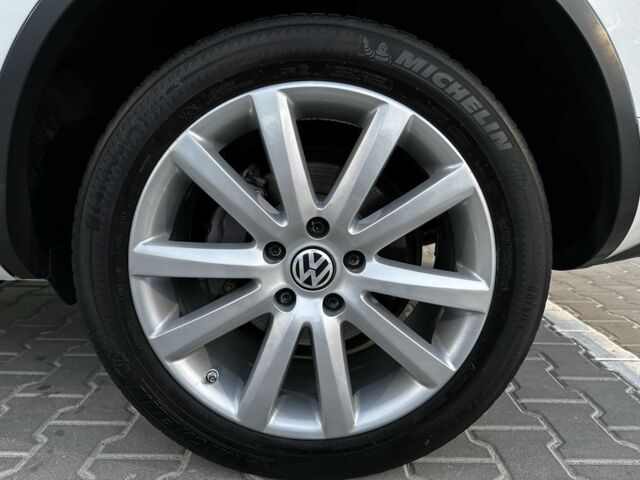 Белый Фольксваген Туарег, объемом двигателя 3 л и пробегом 266 тыс. км за 17000 $, фото 14 на Automoto.ua