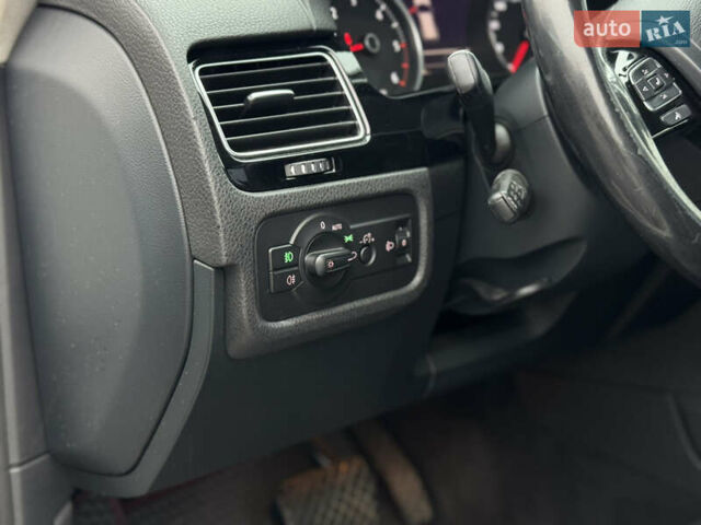 Белый Фольксваген Туарег, объемом двигателя 2.97 л и пробегом 248 тыс. км за 18000 $, фото 26 на Automoto.ua