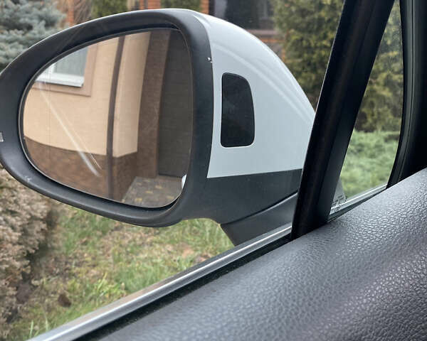 Білий Фольксваген Туарег, об'ємом двигуна 3 л та пробігом 215 тис. км за 25800 $, фото 40 на Automoto.ua