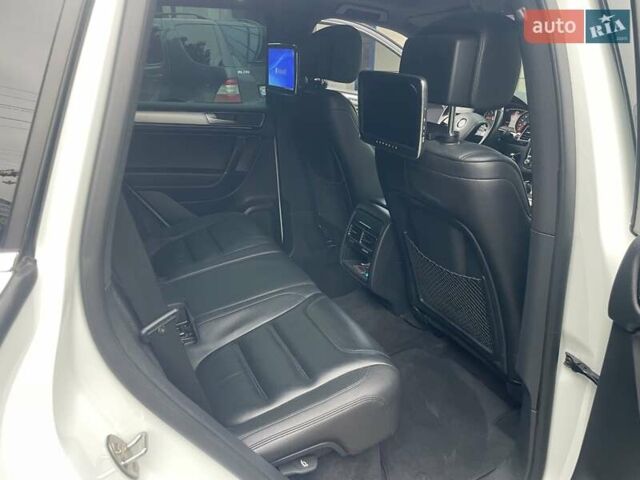 Білий Фольксваген Туарег, об'ємом двигуна 2.97 л та пробігом 228 тис. км за 23900 $, фото 17 на Automoto.ua