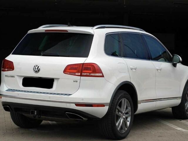 Белый Фольксваген Туарег, объемом двигателя 3 л и пробегом 103 тыс. км за 11900 $, фото 3 на Automoto.ua