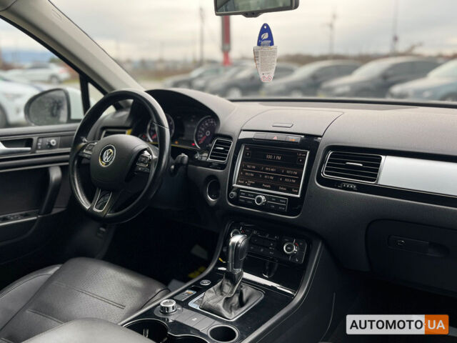 Білий Фольксваген Туарег, об'ємом двигуна 3 л та пробігом 283 тис. км за 20800 $, фото 26 на Automoto.ua