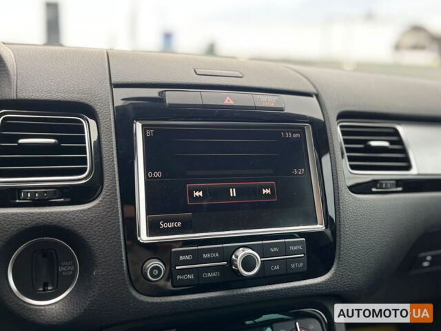 Білий Фольксваген Туарег, об'ємом двигуна 3 л та пробігом 283 тис. км за 20800 $, фото 24 на Automoto.ua