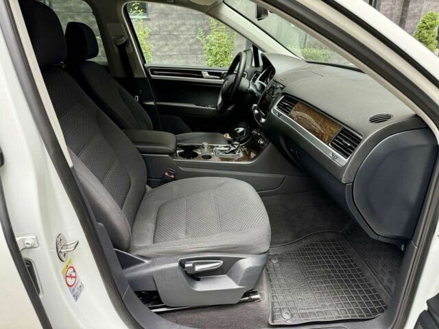 Белый Фольксваген Туарег, объемом двигателя 3 л и пробегом 291 тыс. км за 15900 $, фото 13 на Automoto.ua