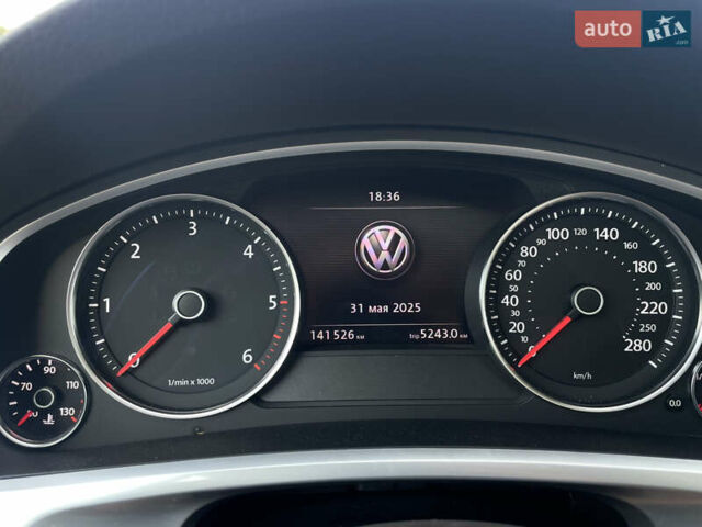 Белый Фольксваген Туарег, объемом двигателя 2.97 л и пробегом 141 тыс. км за 23500 $, фото 10 на Automoto.ua