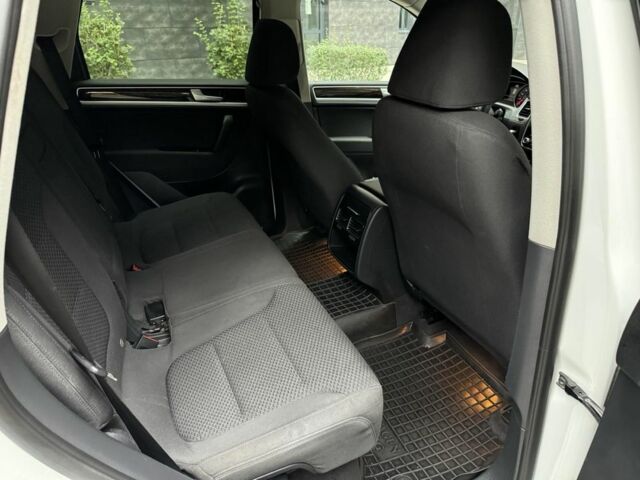 Белый Фольксваген Туарег, объемом двигателя 3 л и пробегом 291 тыс. км за 15900 $, фото 14 на Automoto.ua