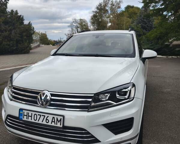 Белый Фольксваген Туарег, объемом двигателя 2.97 л и пробегом 162 тыс. км за 21500 $, фото 1 на Automoto.ua