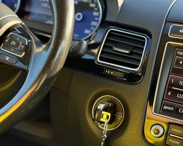 Белый Фольксваген Туарег, объемом двигателя 2.97 л и пробегом 254 тыс. км за 22950 $, фото 38 на Automoto.ua